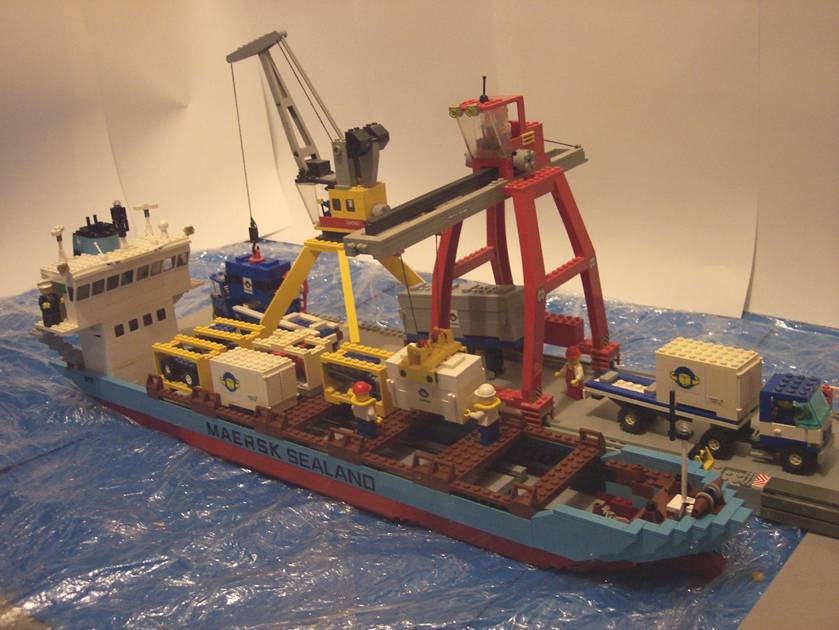 020_minifig_maersk_trainferry.jpg