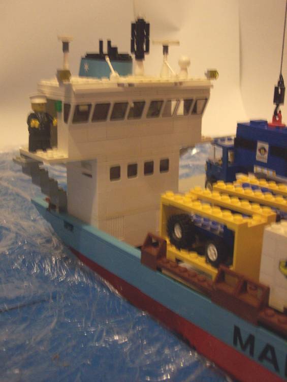021_minifig_maersk_trainferry.jpg