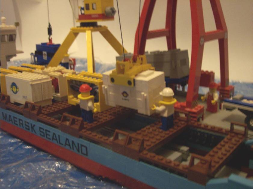 022_minifig_maersk_trainferry.jpg