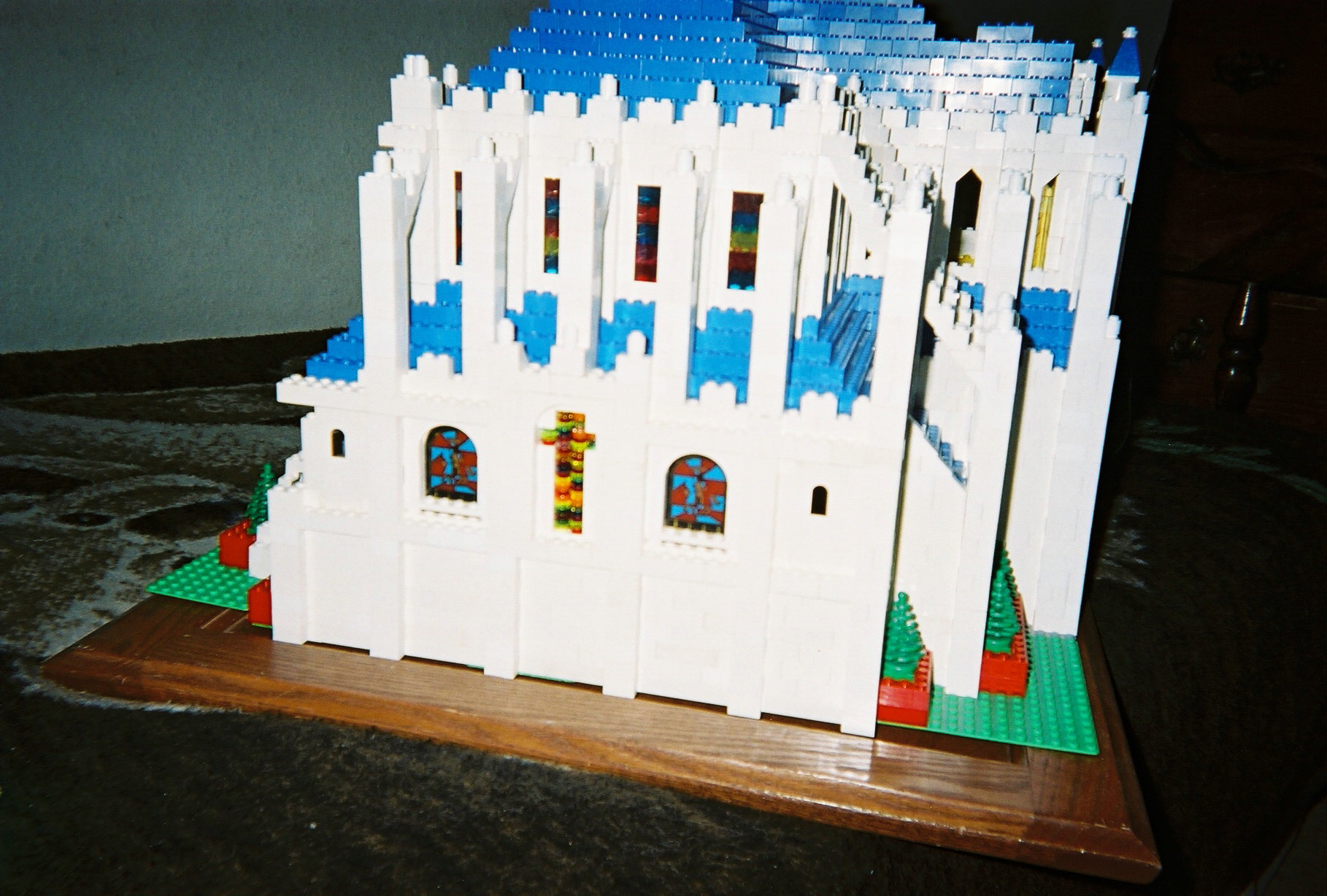 lego_cathedral_exterior_3.jpg