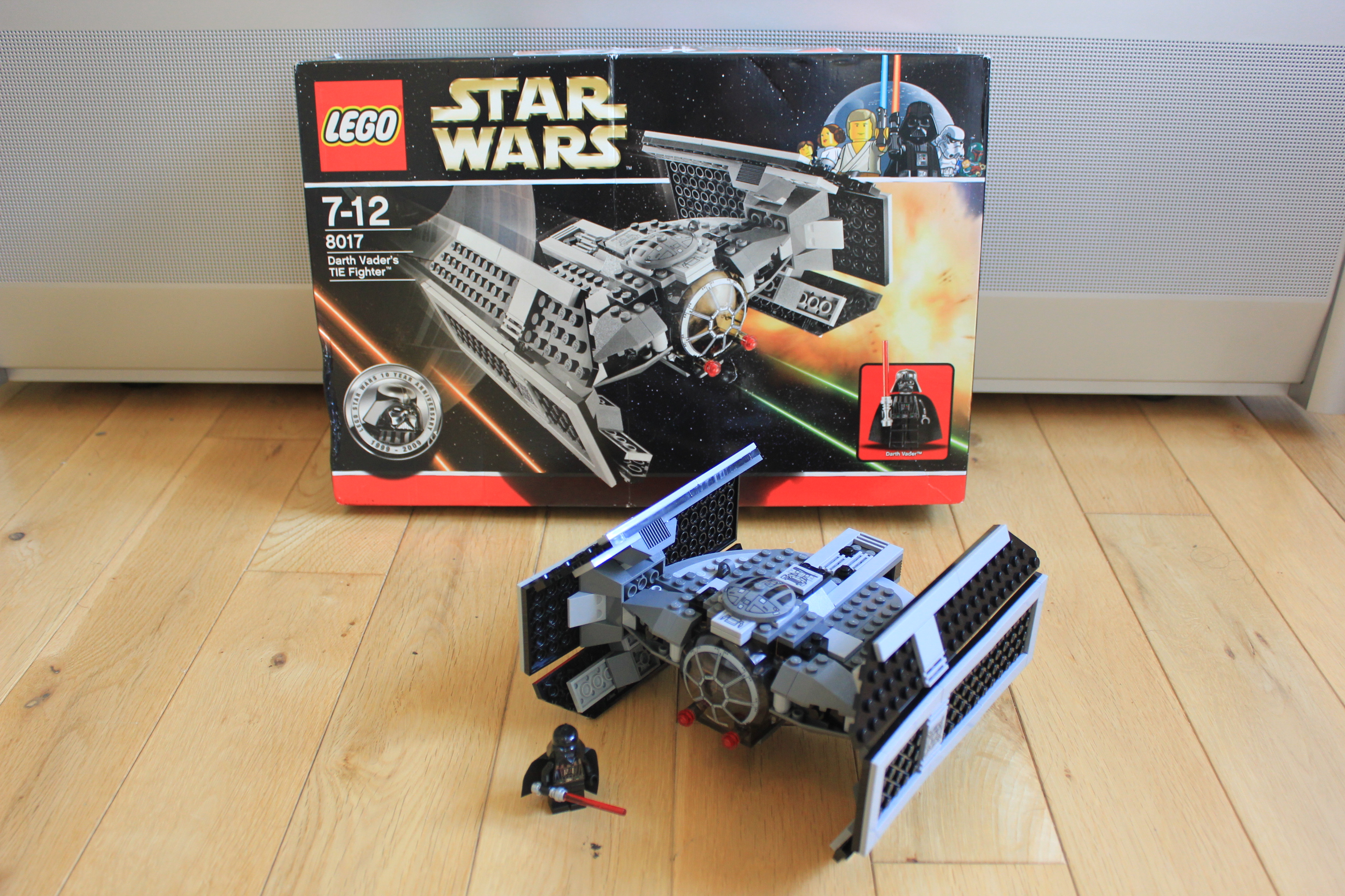 8017_01_darth_vader_tie_fighter.jpg