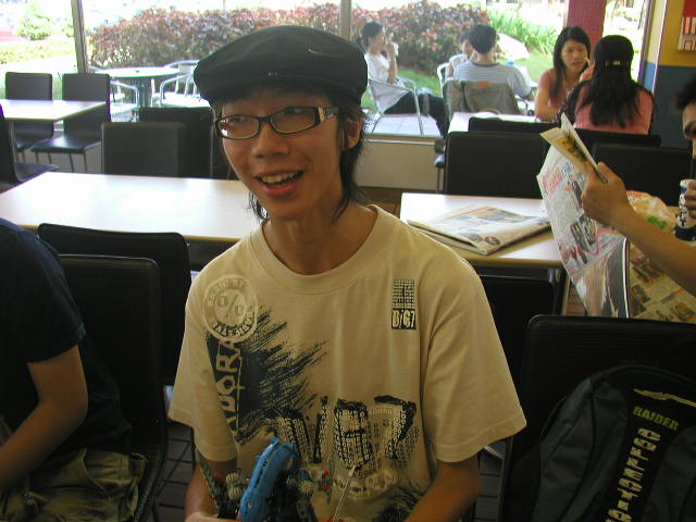 pb190204.jpg
