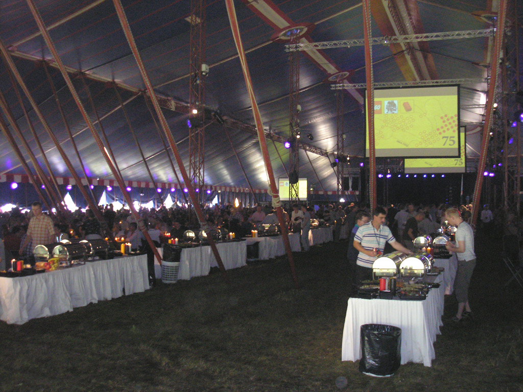 08_main_tent_inside.jpg