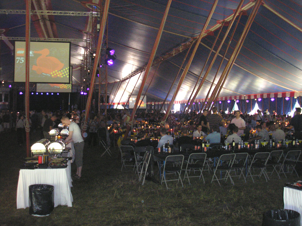 09_main_tent_inside.jpg
