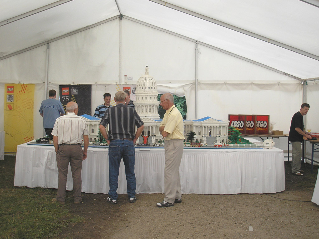 17_afol_tent.jpg