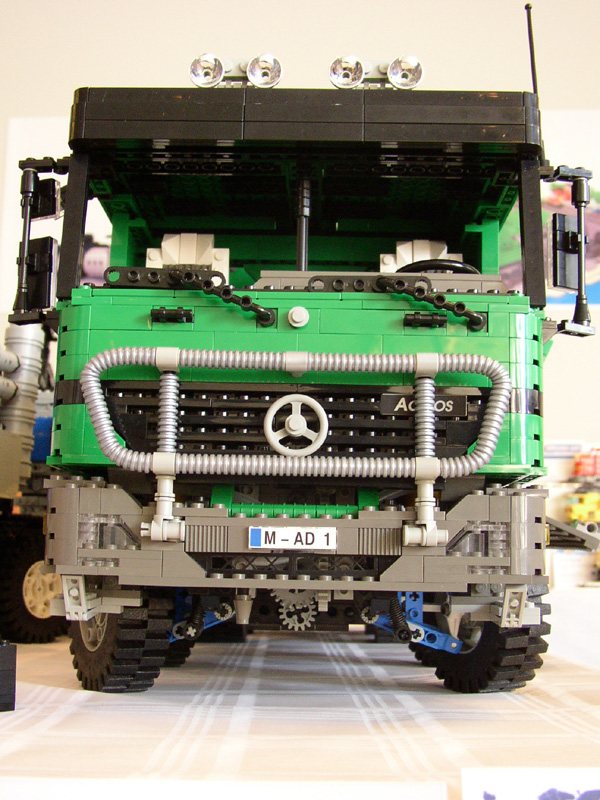 tsl2004_trucks_02_benz.jpg