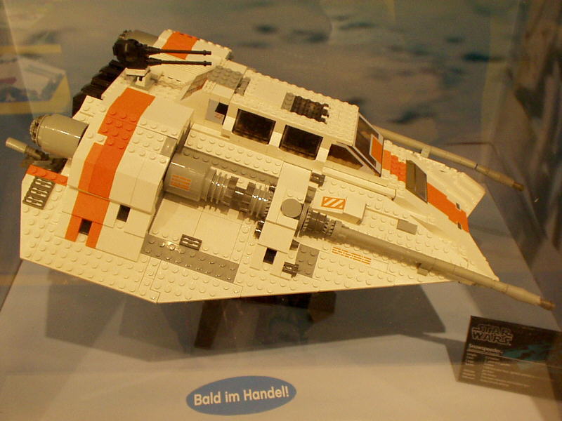 04_brandstore_hamburg_ucs_snowspeeder.jpg