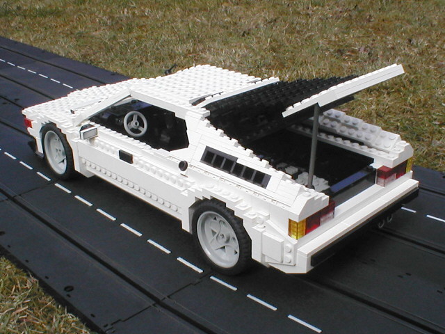 bmw_m1_view3.jpg