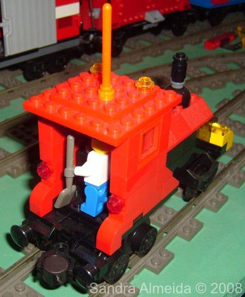 red_locomotive_3_-_back.jpg