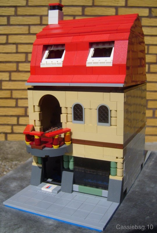 wierd_tan_building_2.jpg