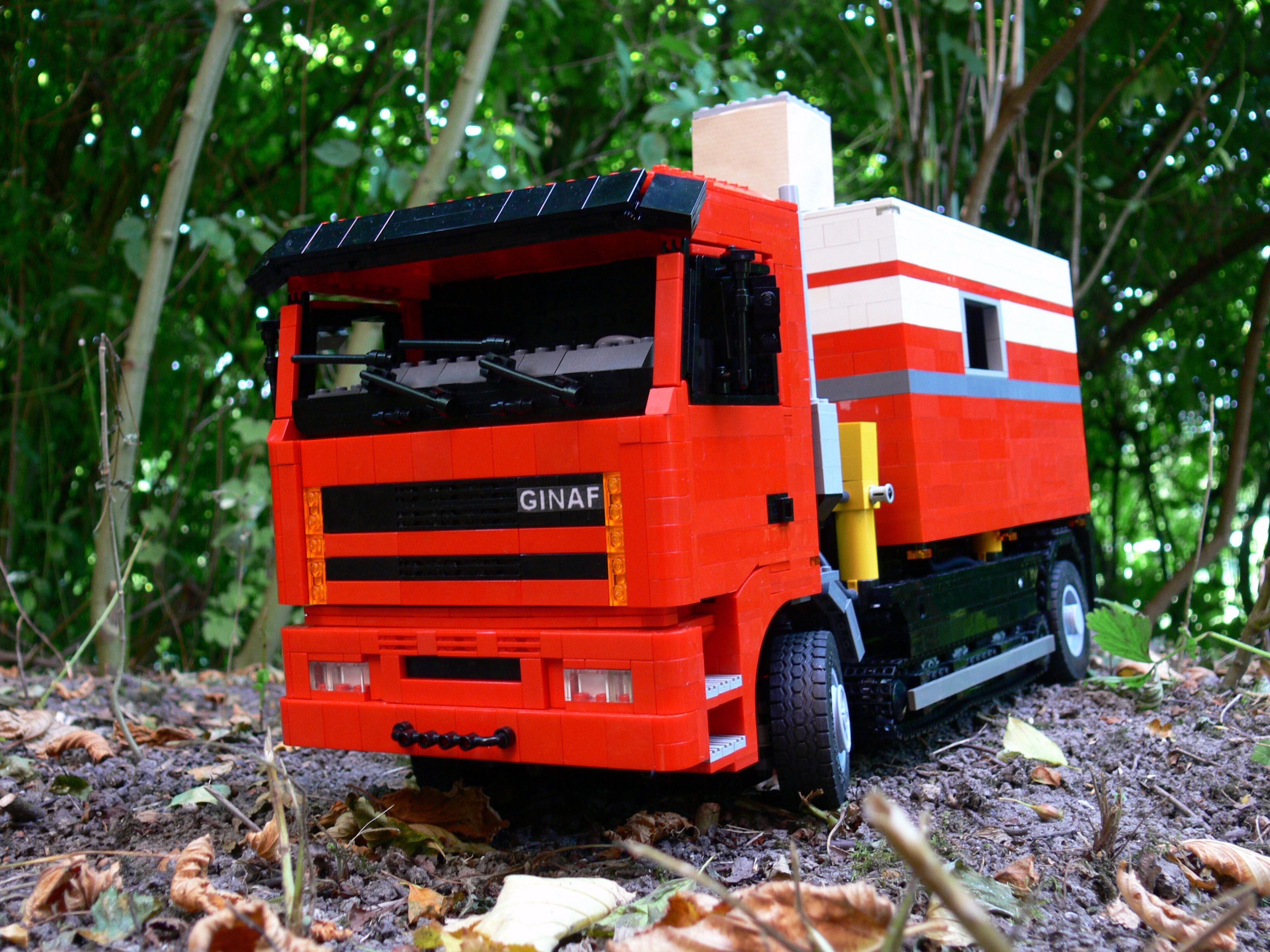 tracktruck_front1.jpg
