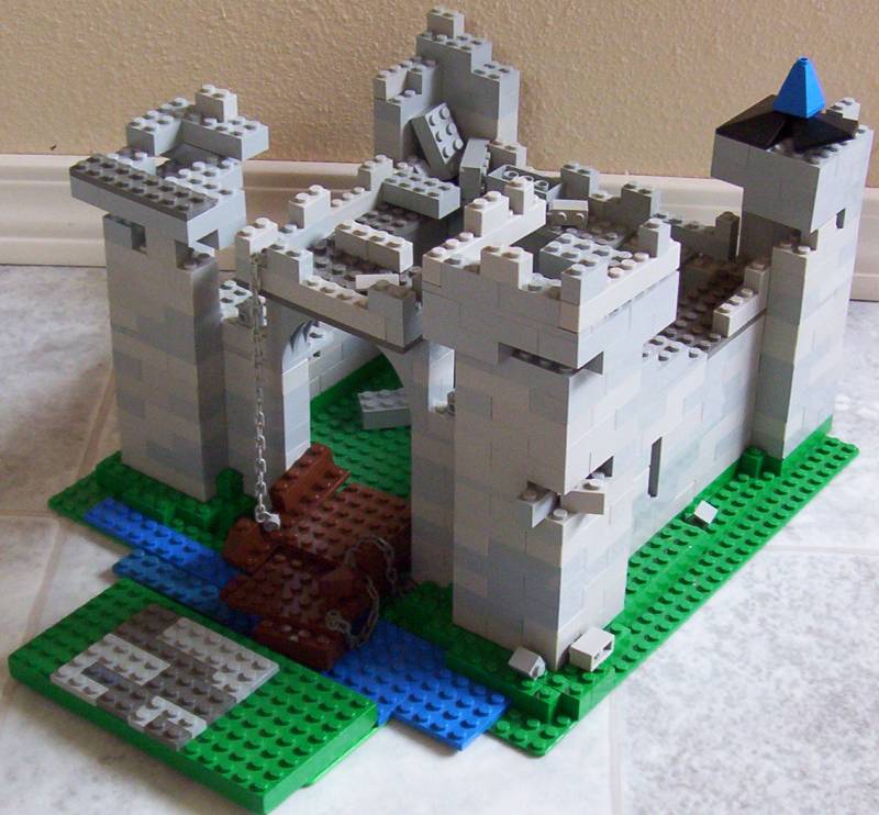 ruinedlegocastle1b.jpg