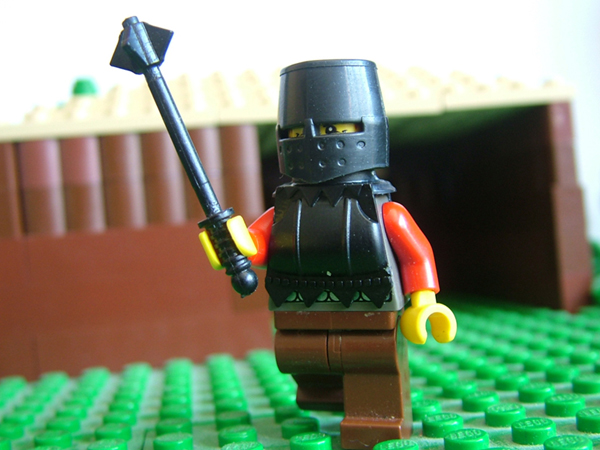 14thcentury_greathelm_mace.jpg