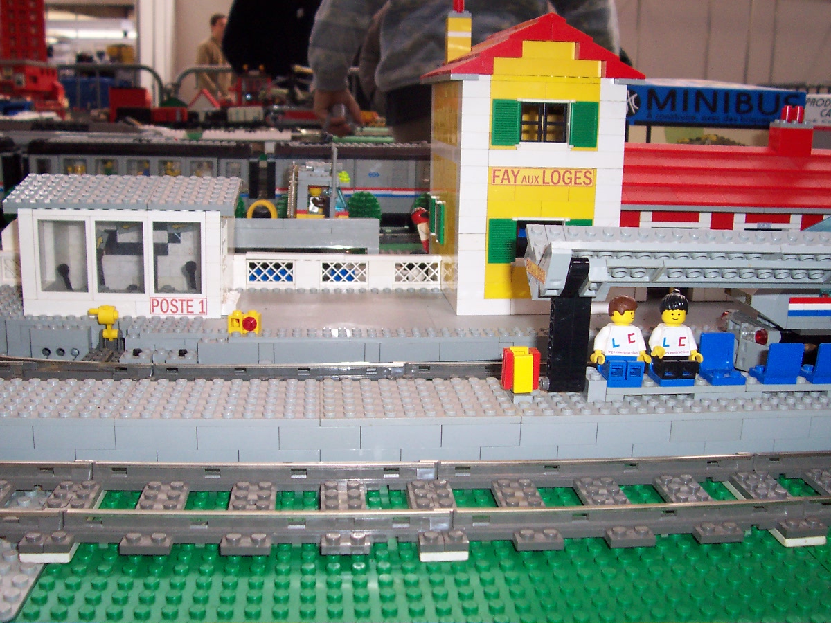 14_small_station.jpg