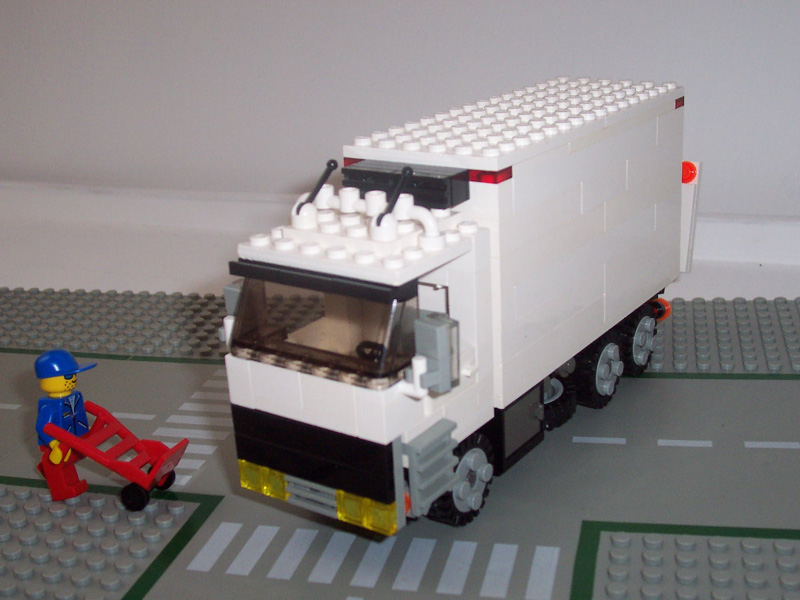 white_truck01.jpg