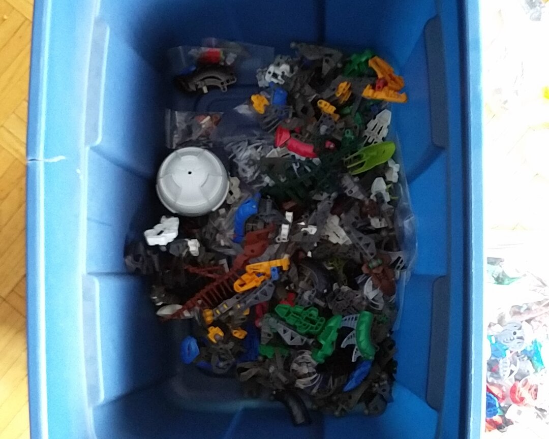 nyc_bionicle_lot-001.jpg