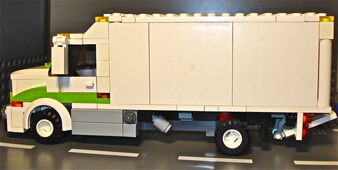 moc_titan_box_van_09.jpg