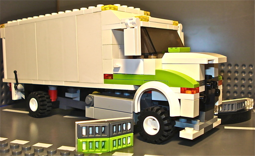 moc_titan_box_van_17_marriage.jpg