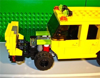 moc_hummer_h2_03_engine.jpg