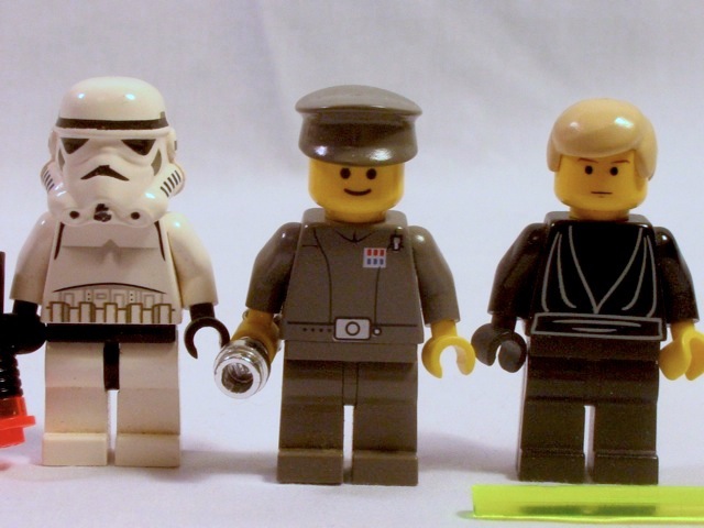 7201_minifigures.jpg