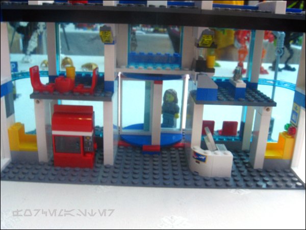 airport_main_building_interior_detail_2010.png