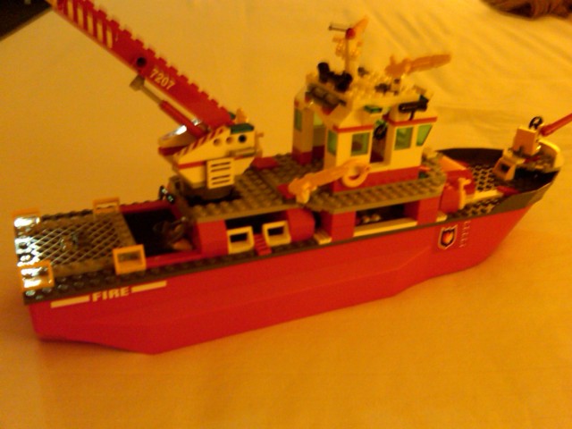 fireboat_complete__right_rear.png