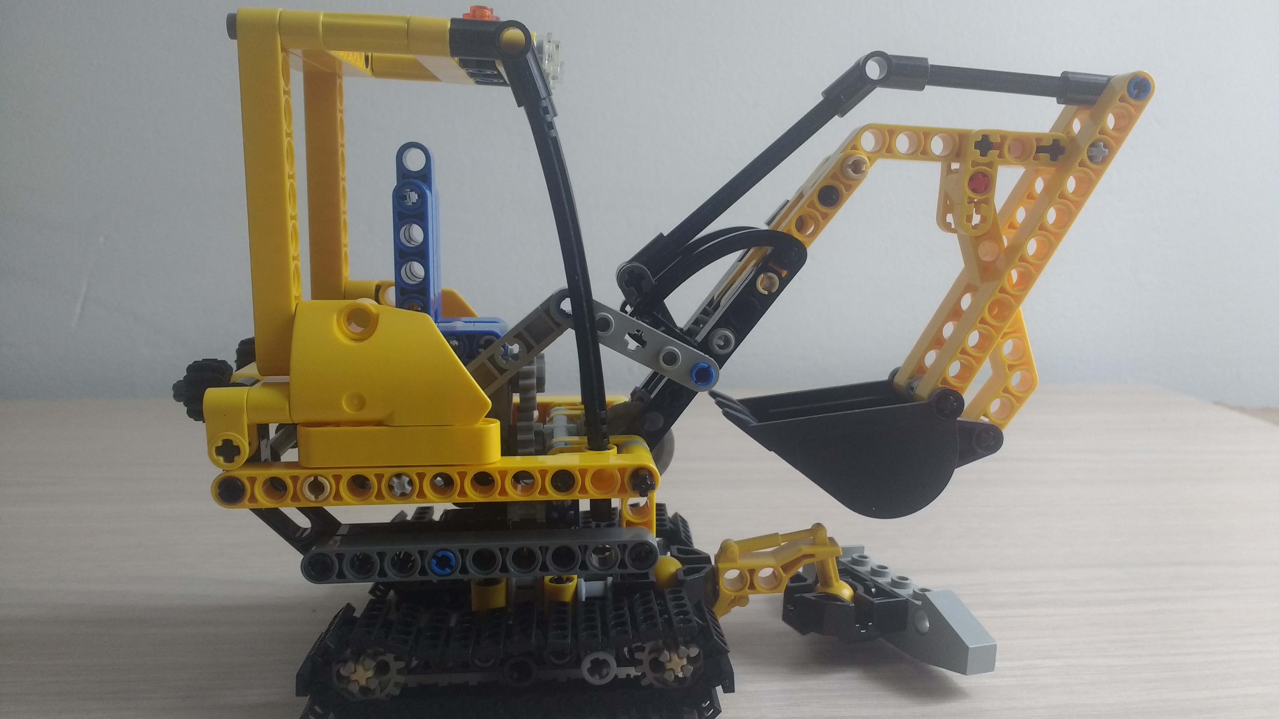 excavator_1.jpg