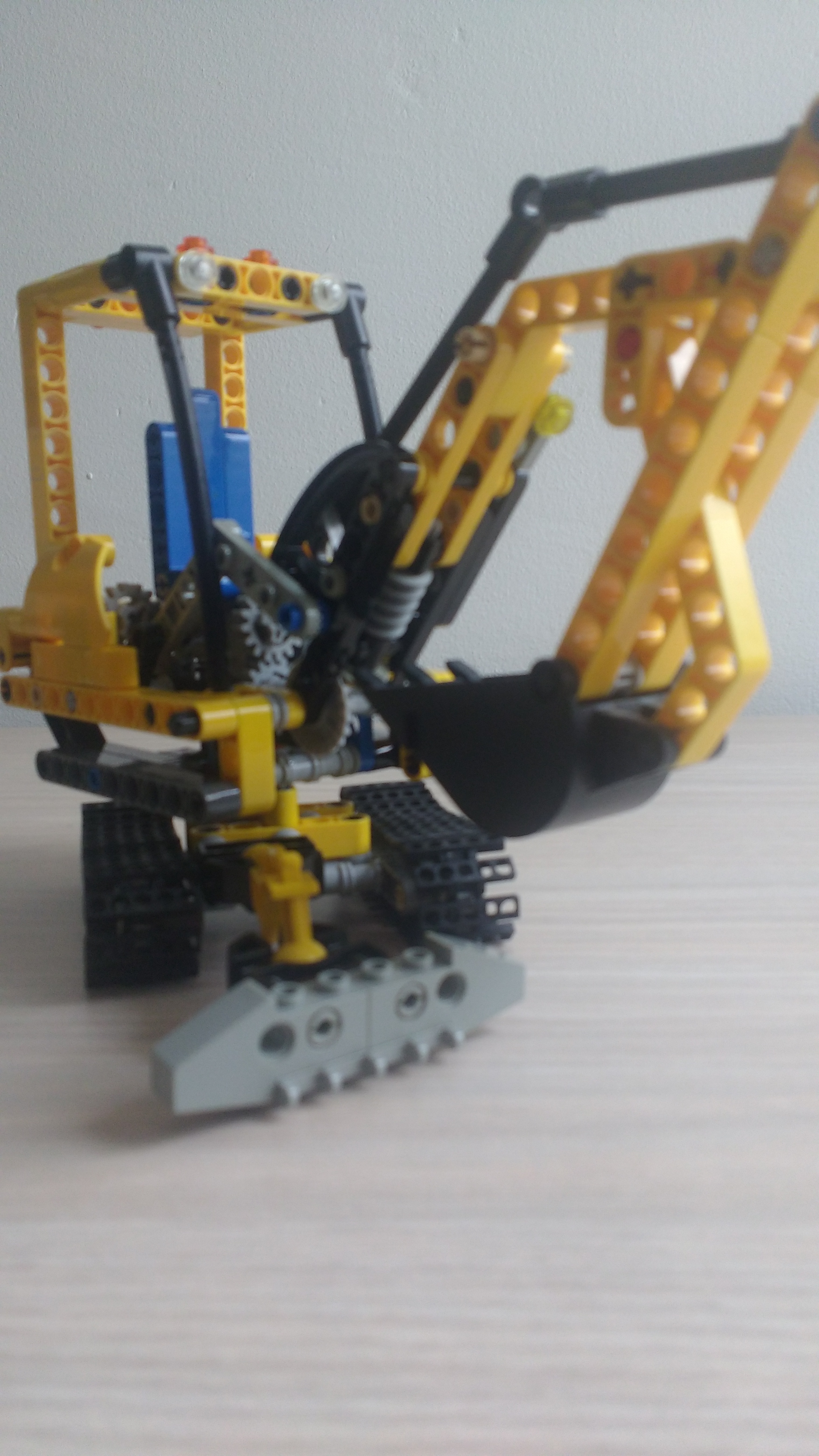 excavator_2.jpg