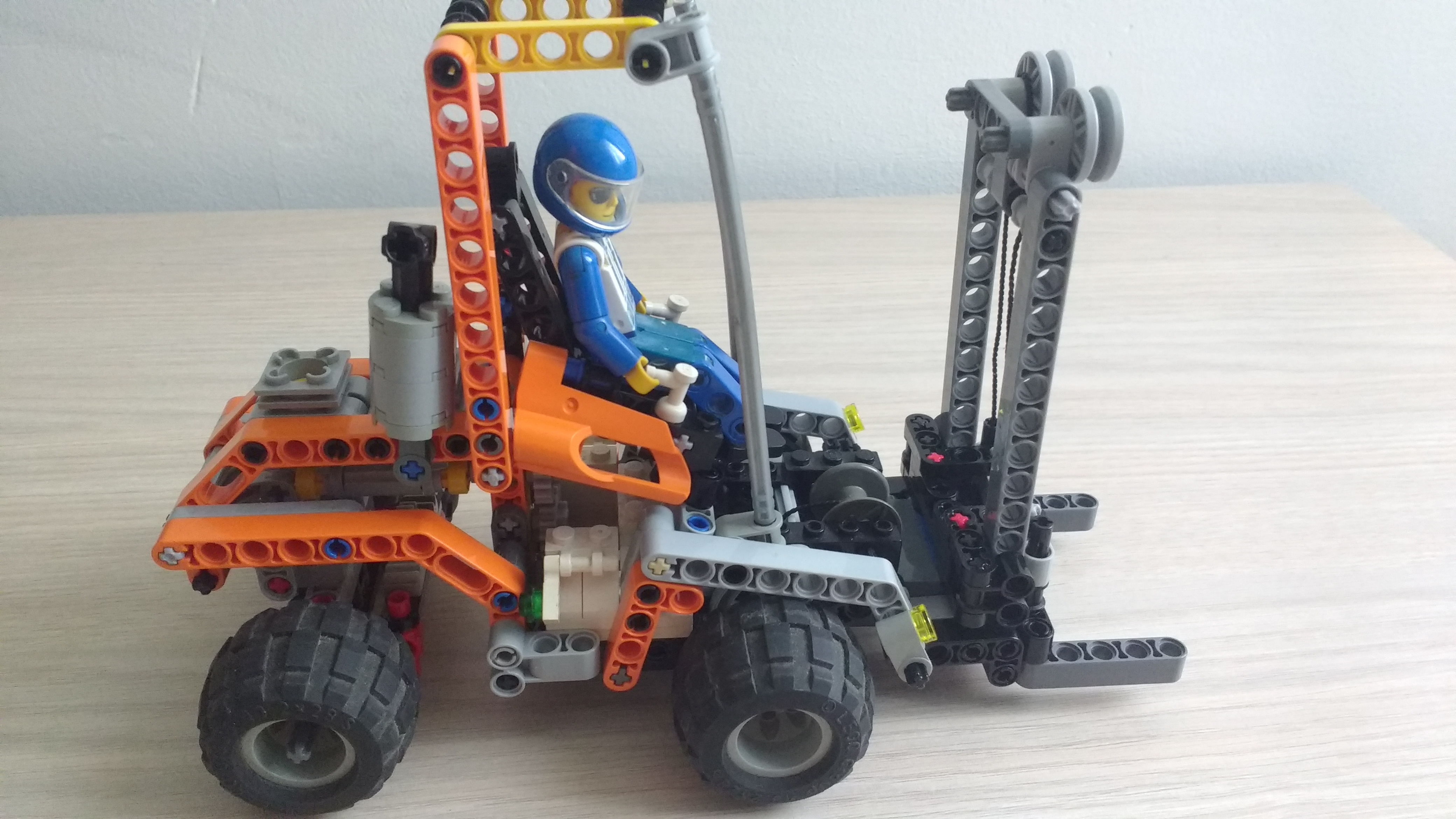 forklift_1.jpg