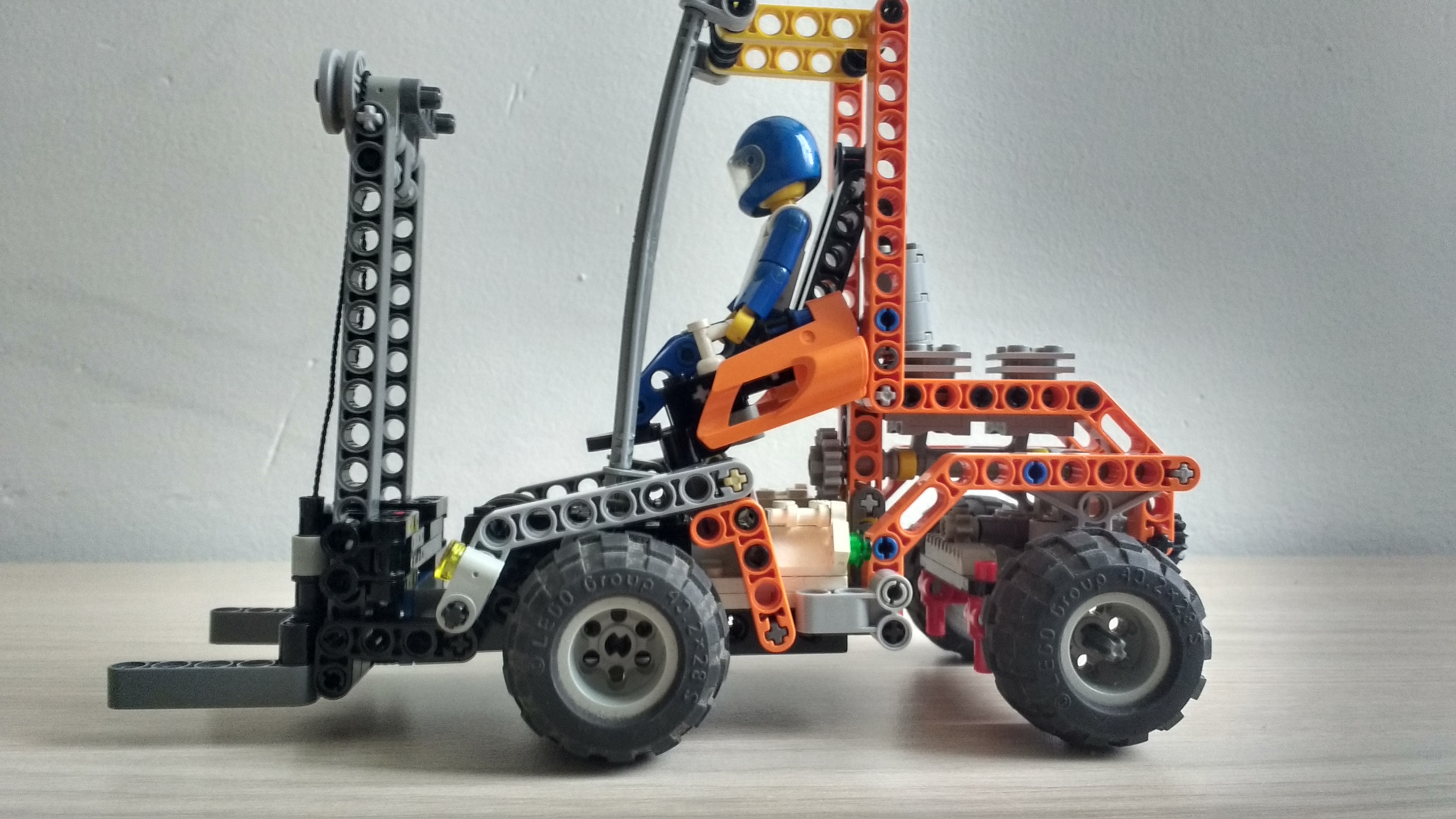 forklift_2.jpg