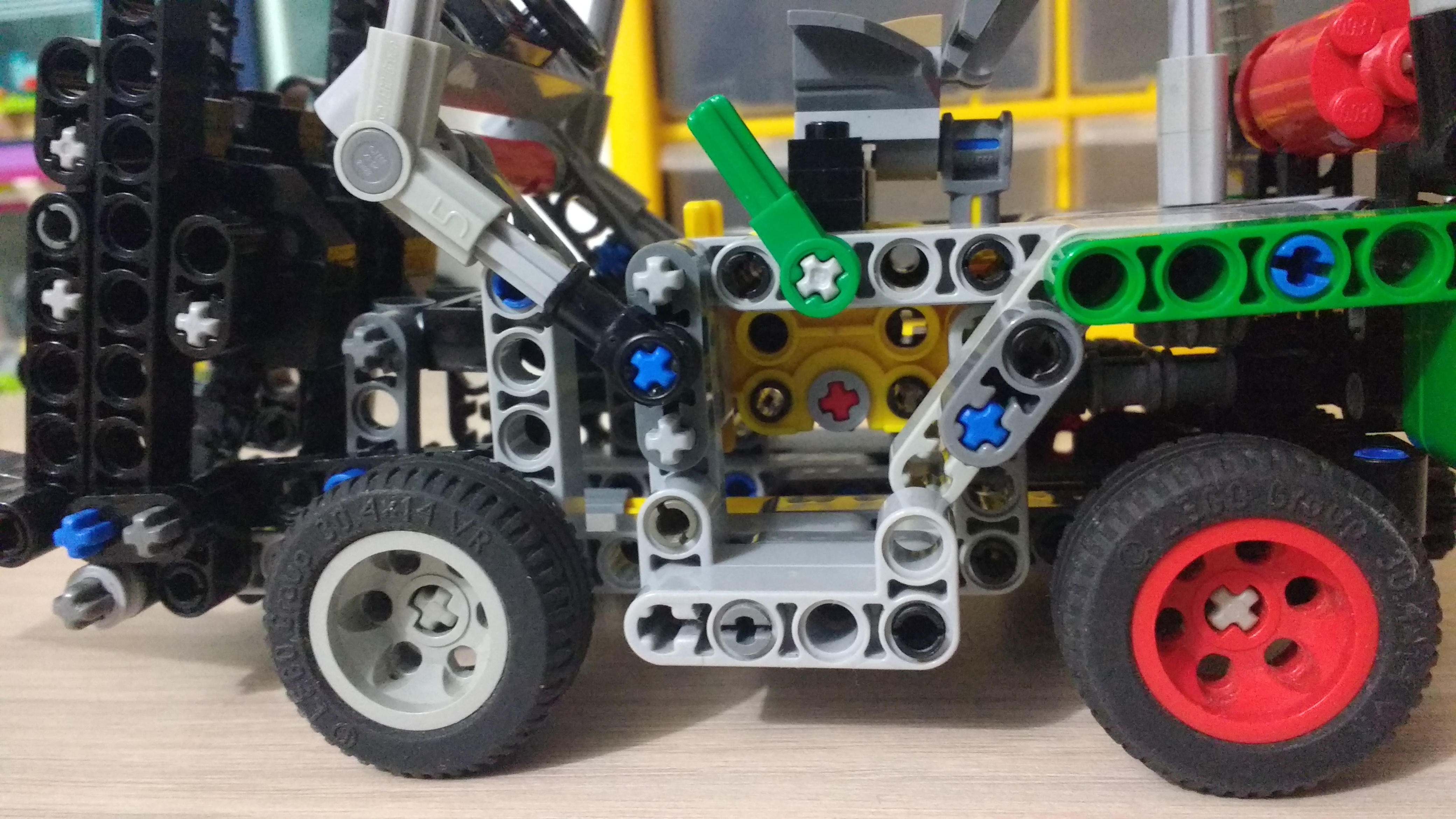 forklift_2.jpg