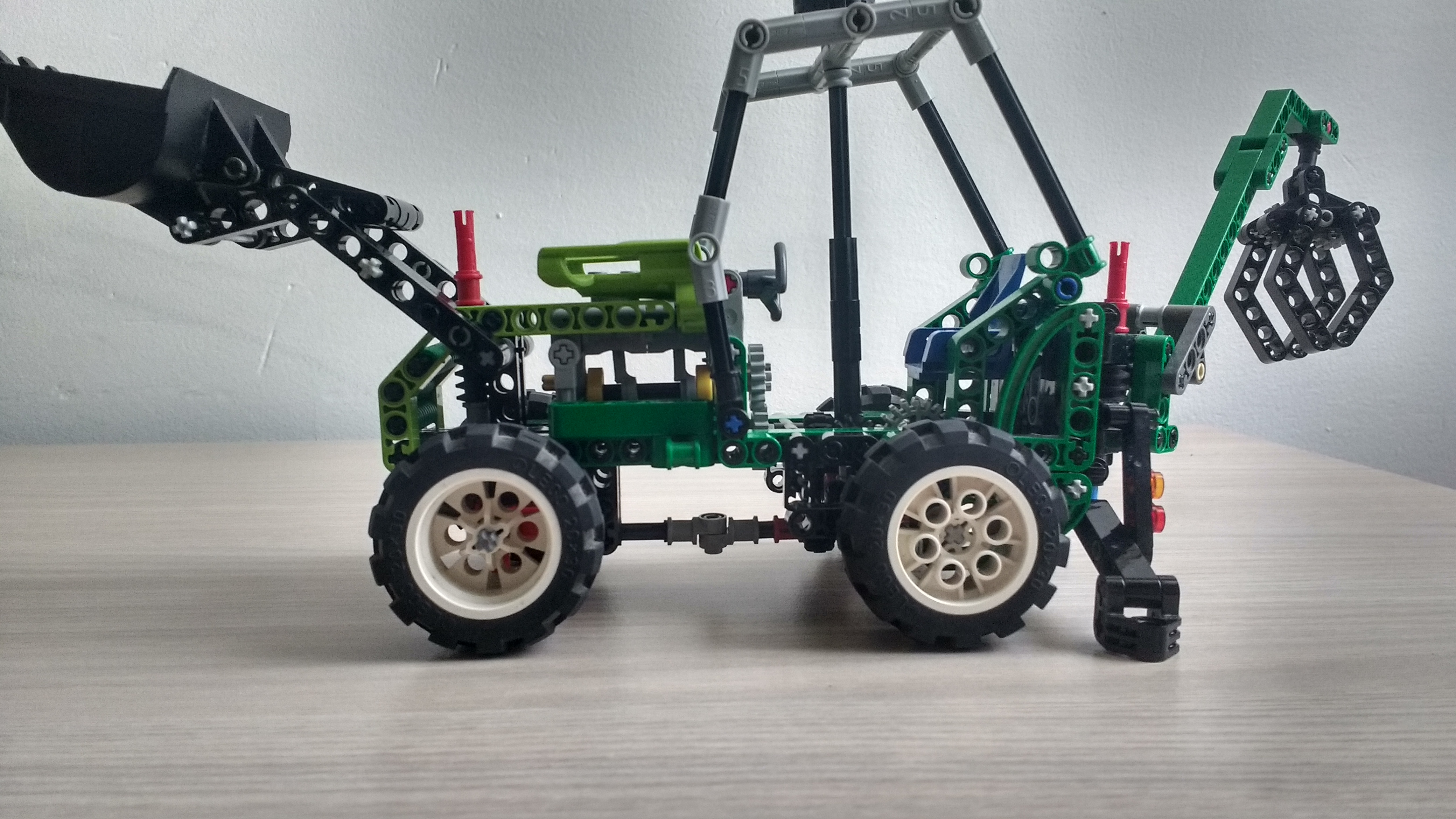 tractor_machinery_3.jpg