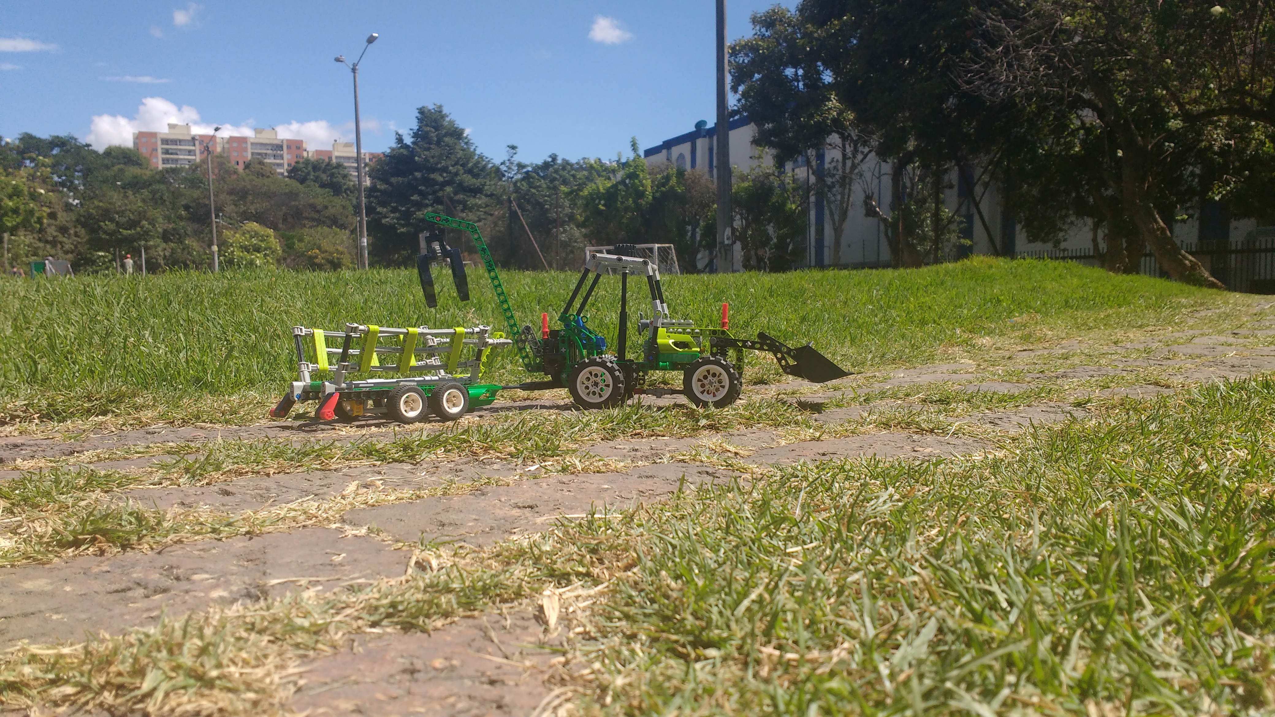 tractor_machinery_991.jpg