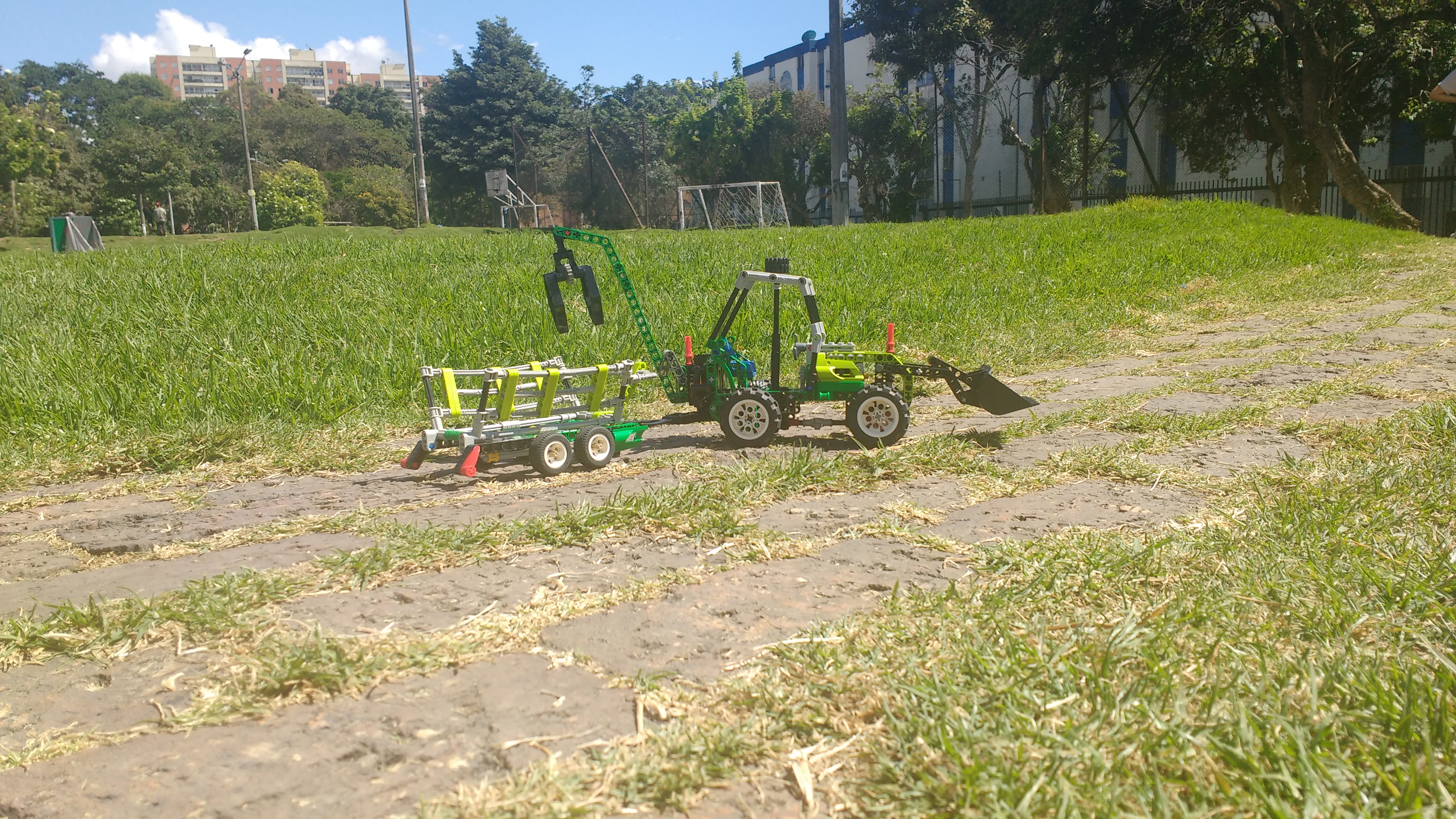 tractor_machinery_995.jpg