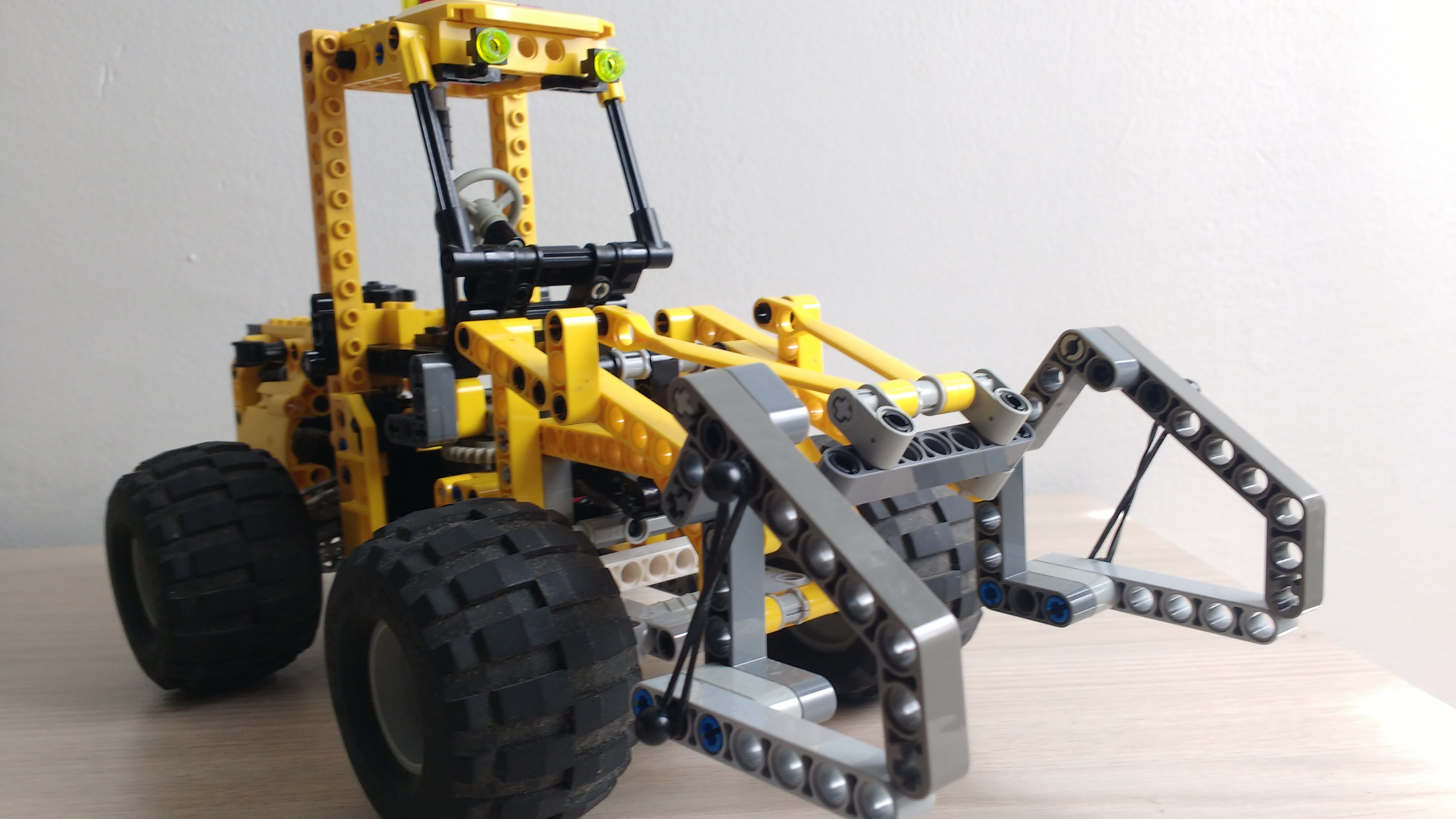 loader_90.jpg