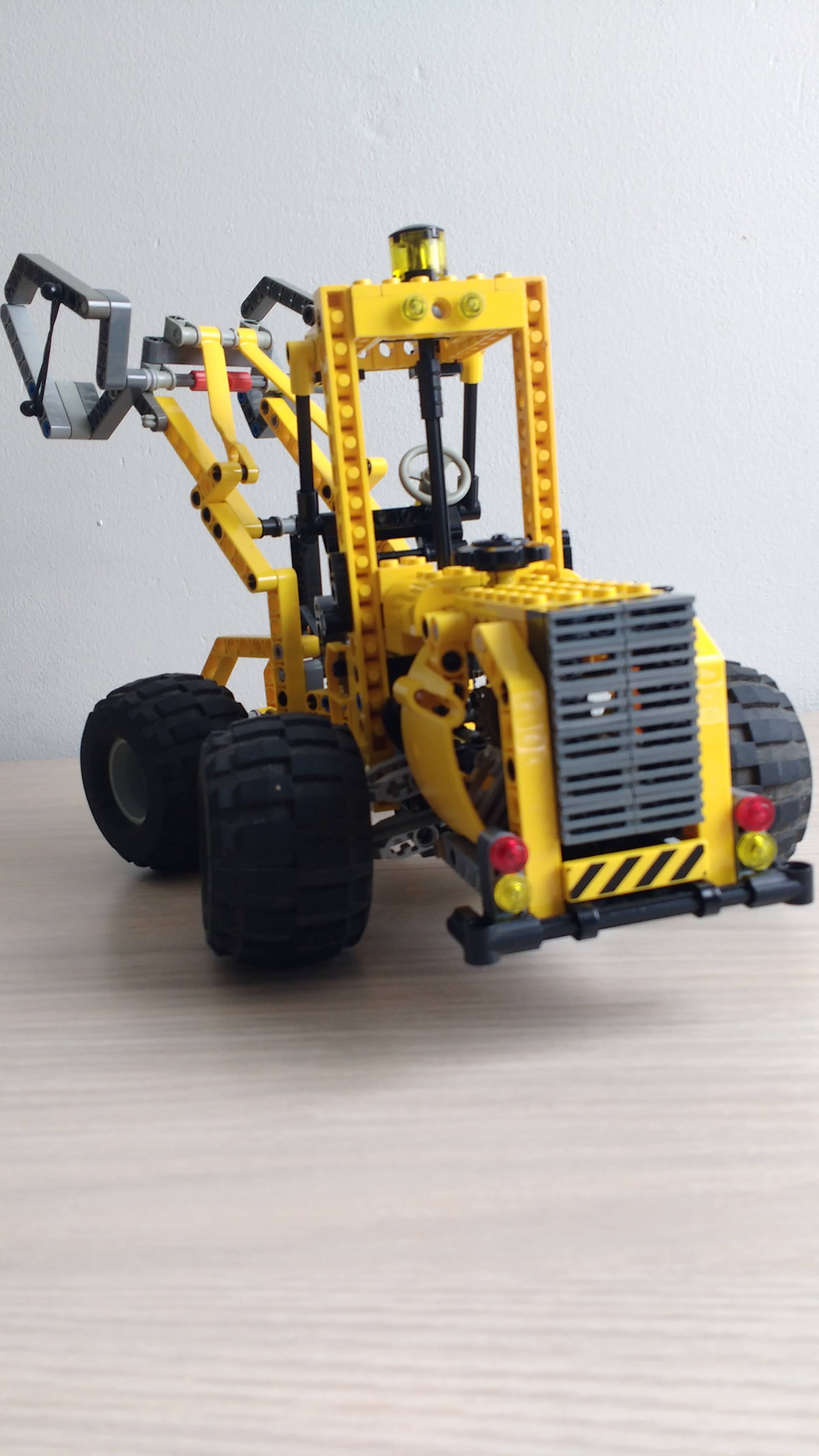 loader_95.jpg