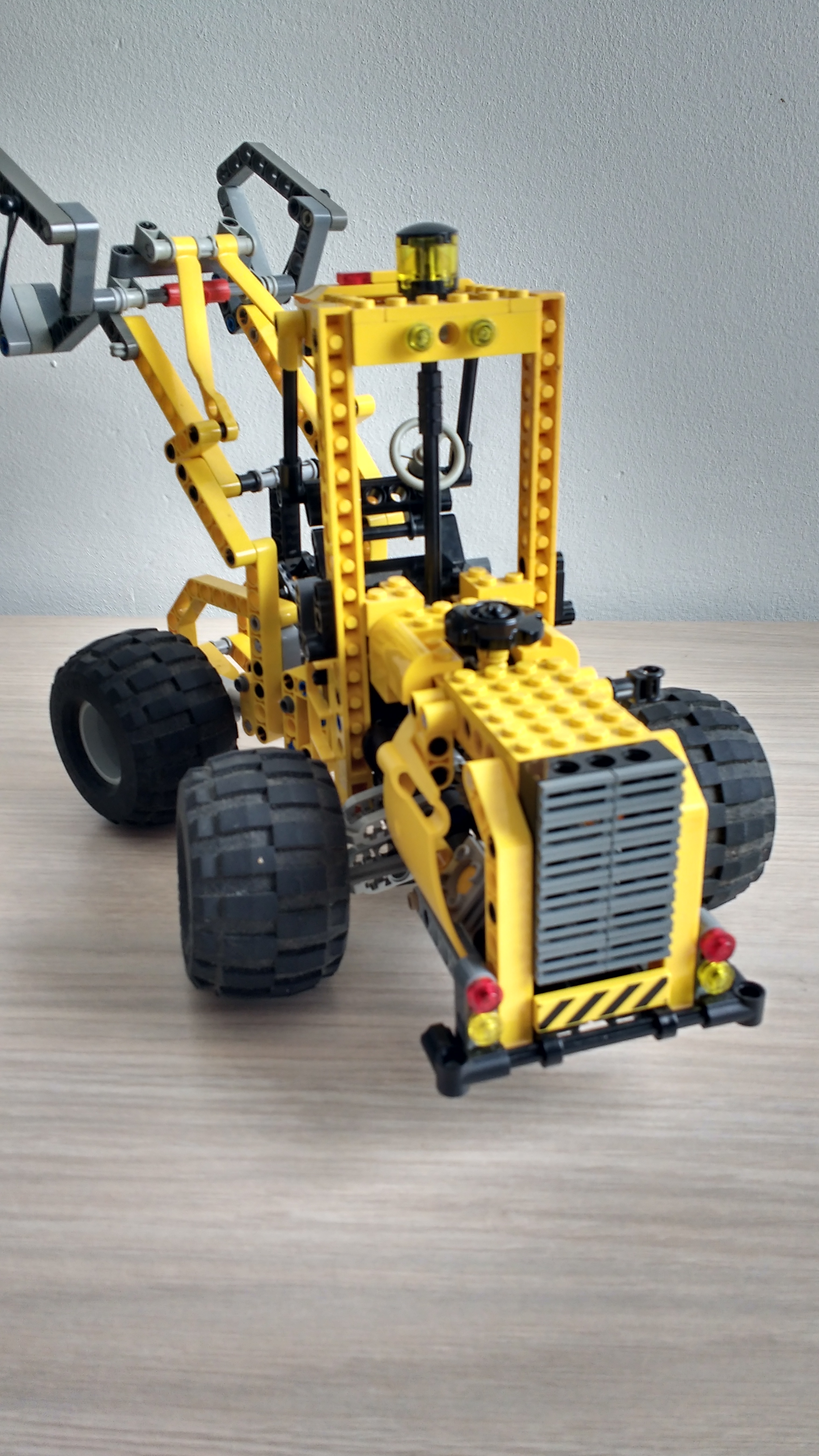loader_990.jpg