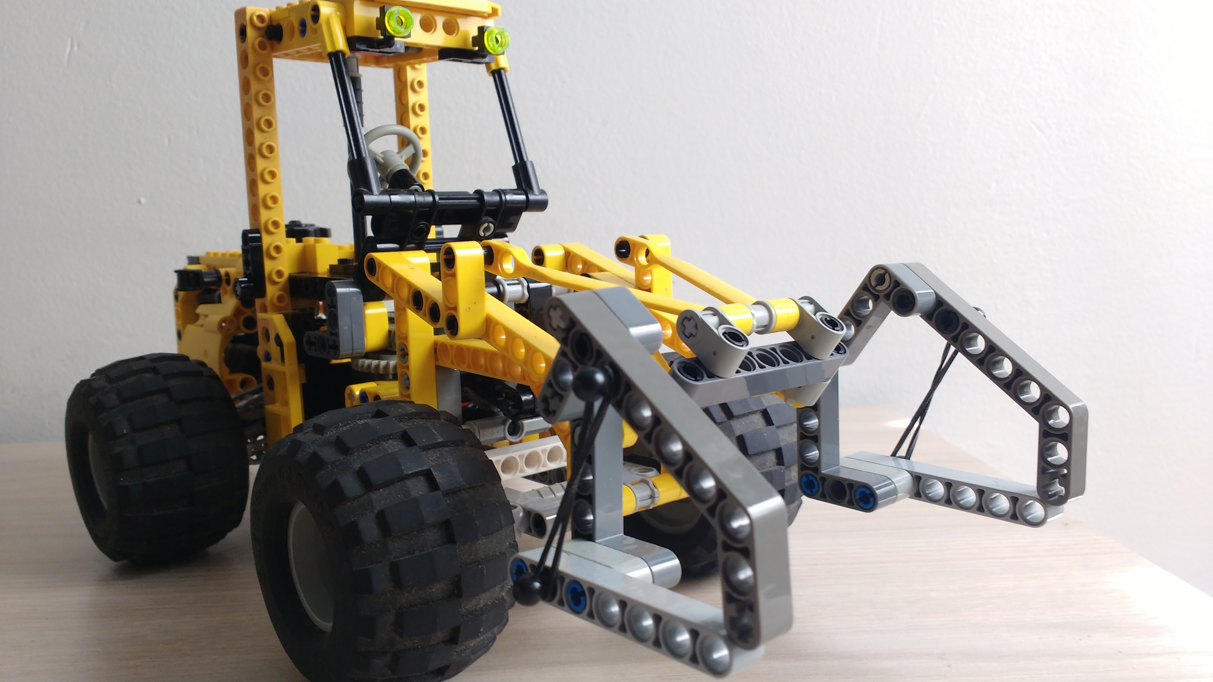 loader_995.jpg
