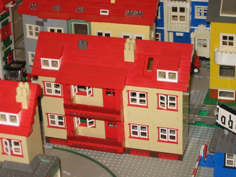 32_mietshaus_mit_balkonen.jpg