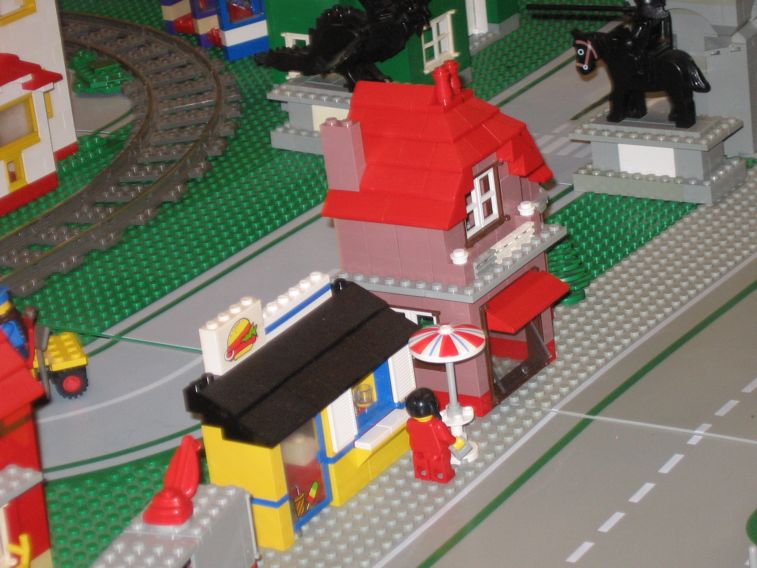 87_hauptstrasse_haus_mit_laden.jpg