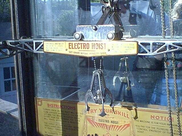 real_claw_machine_old.jpg