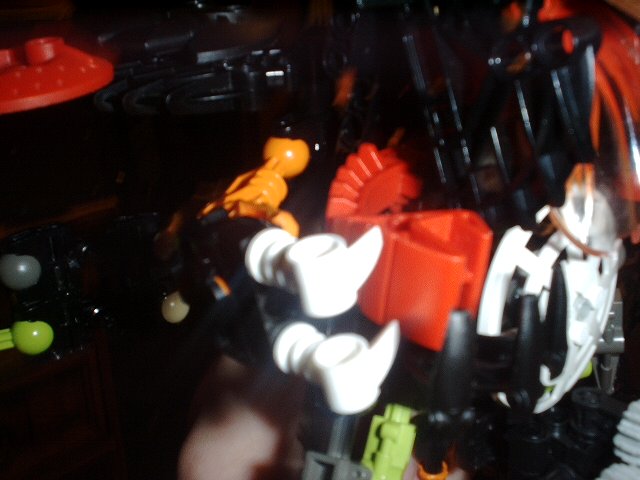proto-nuparus-piloted-exo-matoran-close-up-side.jpg