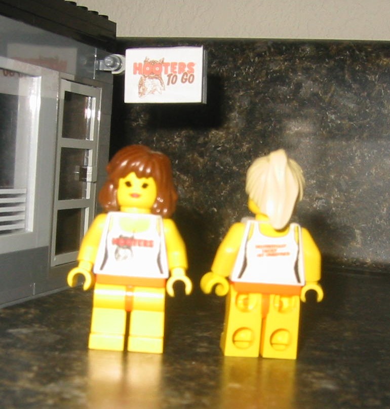hooters2.jpg