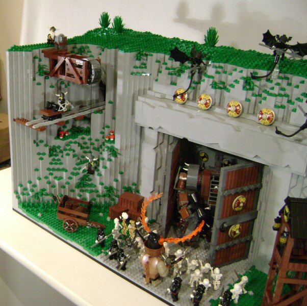 05dwarfgate.jpg