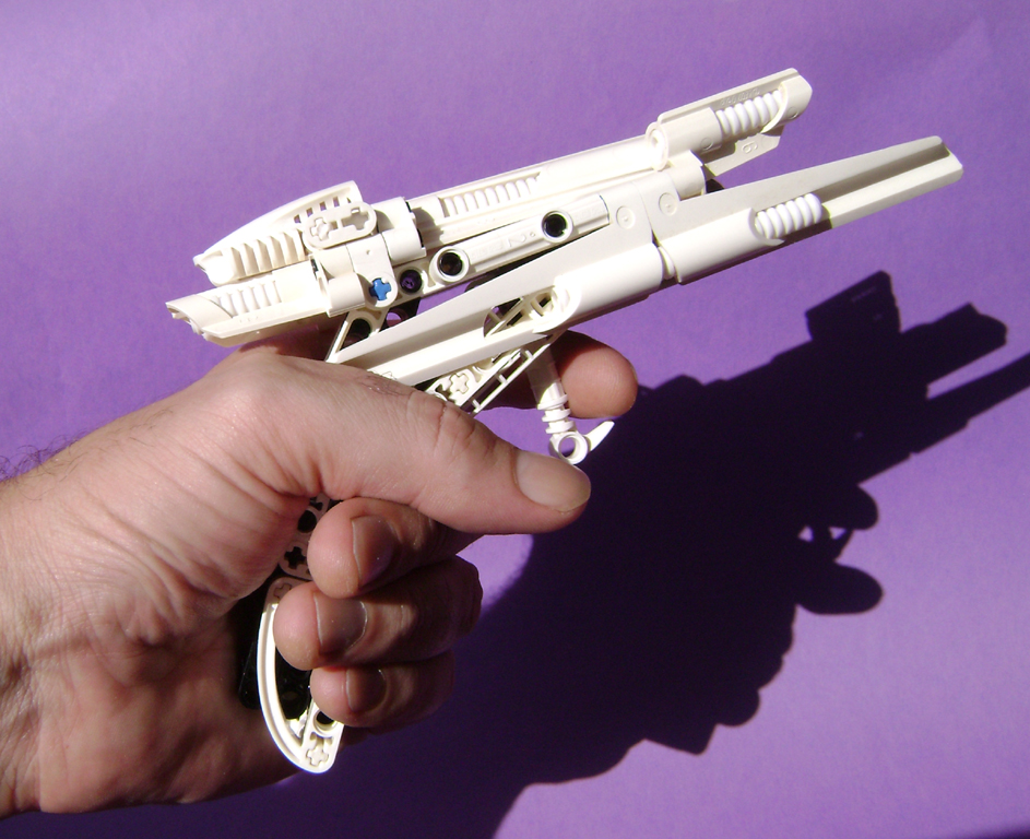 04gun.jpg