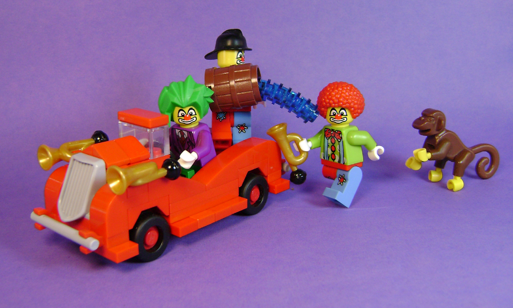 01clowns.jpg