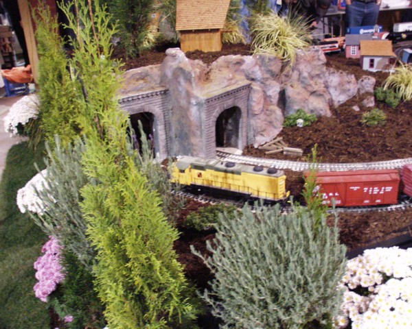 chilliwackhobbyshow2005_gardenrailway-01.jpg