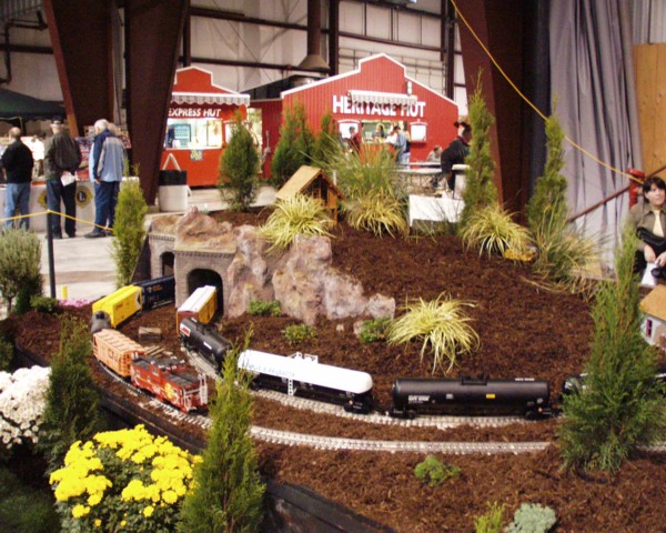 chilliwackhobbyshow2005_gardenrailway-06.jpg