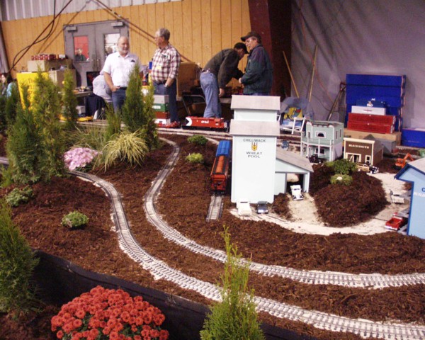 chilliwackhobbyshow2005_gardenrailway-09.jpg