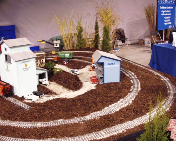 chilliwackhobbyshow2005_gardenrailway-10.jpg
